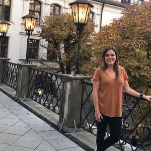 Meet your Posher, Caity